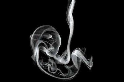 Курение во время беременности - одна из причин формирования врожденного порока сердца у ребенка