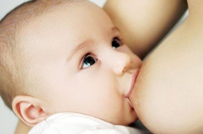 Что такое «сосание груди для детского комфорта»