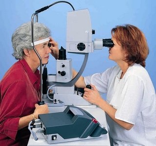 Метод гониоскопии, применяемый в офтальмологии для исследования угла передней камеры глаза
