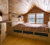 Как оформить спальню в мансарде