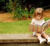 Книга и ребенок - словосочетание, которое в наше времена, к сожалению, звучит странно