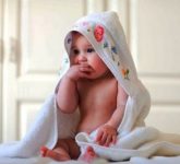Физическое и умственное развитие ребенка в 4 месяца