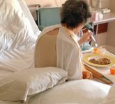 Питание больного человека