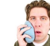 Как лечить флюс: резать или нет?