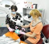 Устранение промежуточного дефекта при депульпированных соседних зубах фронтальной группы